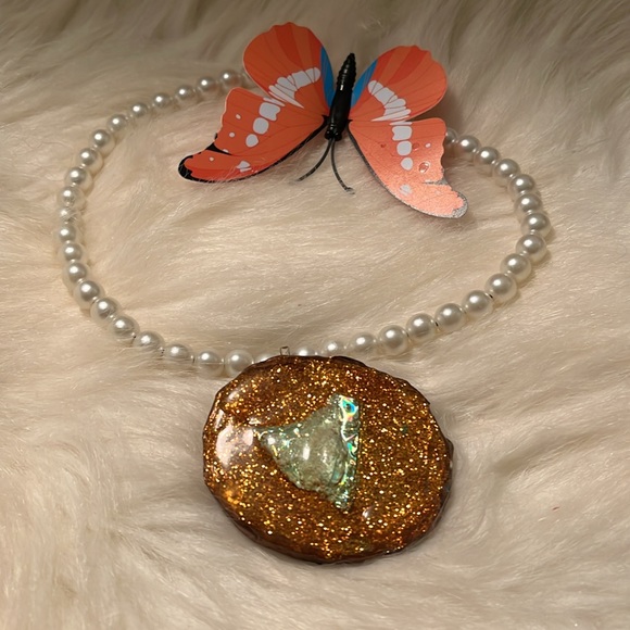 Faux Pearls & Stretchy One of a Kind Rare Unique Handmde Charm Necklace - Picture 10 of 17